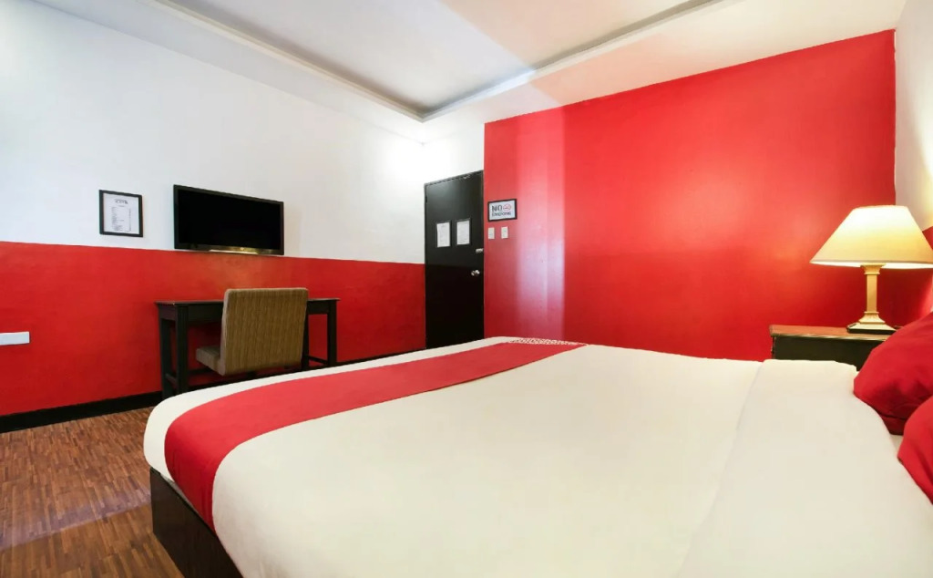 Red Rose Hotel