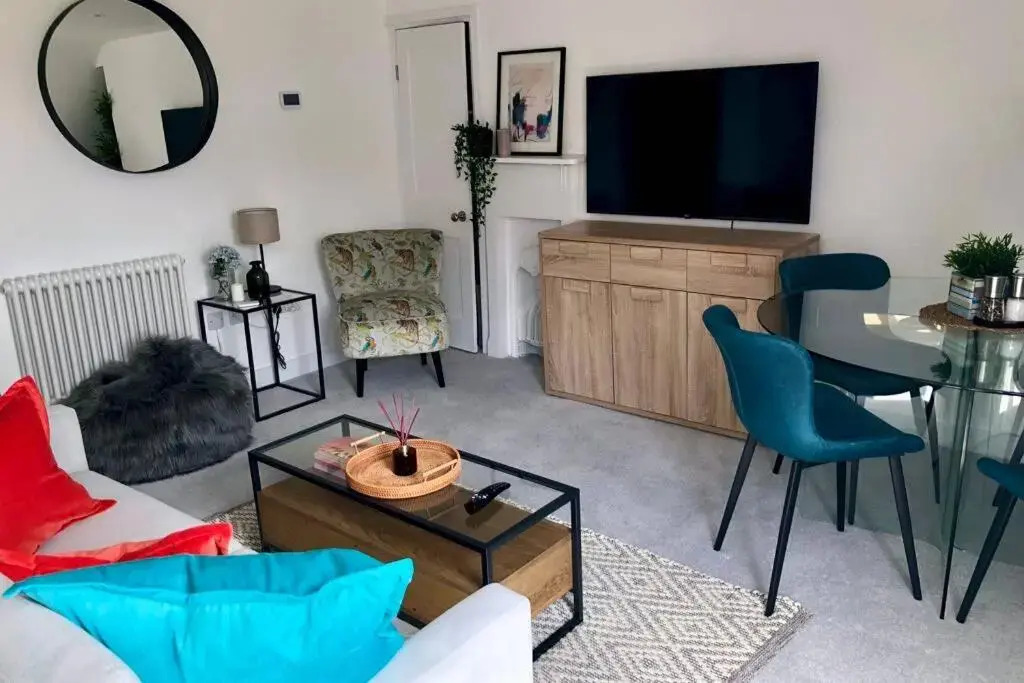 Ideally located 2 bedroom luxury apartment