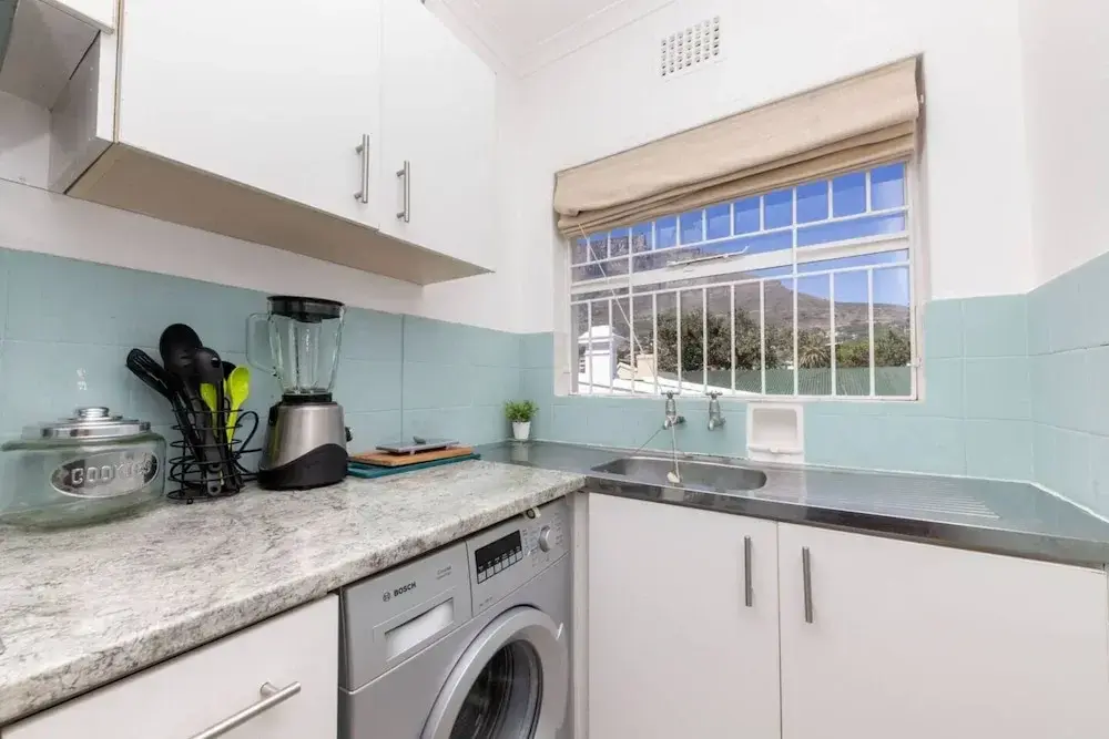 Bright and Homey 1 Bedroom in Gardens