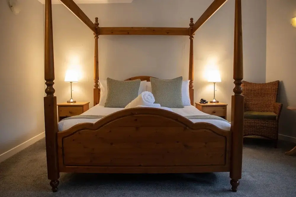 The Rosedale Hotel