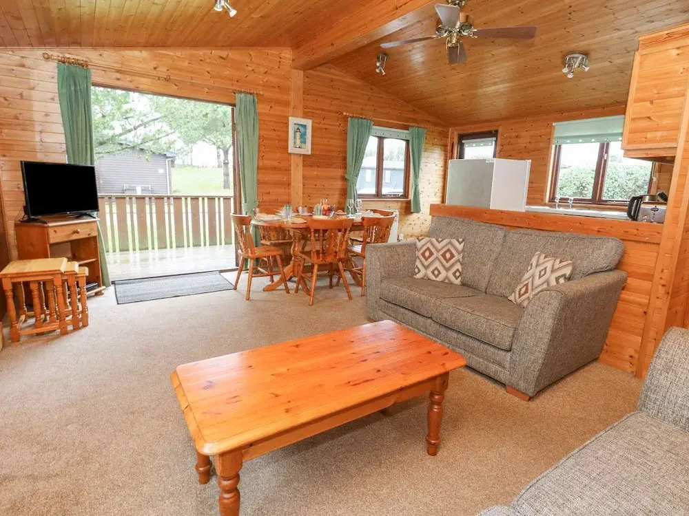 16 Amber Wood Lodge