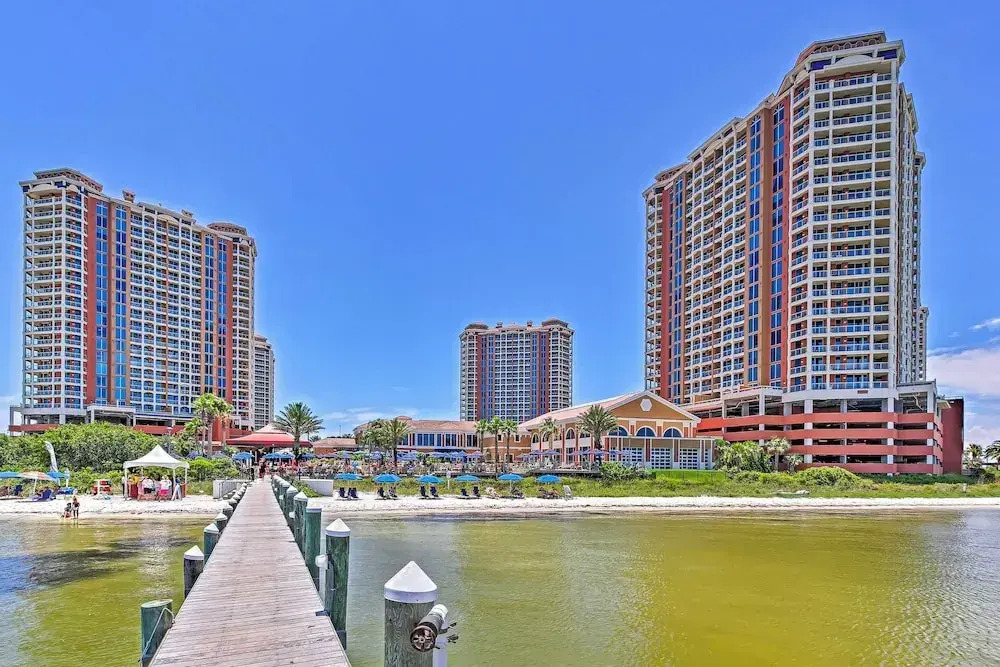 Florida Resort Condo: Walk to Pensacola Beach!