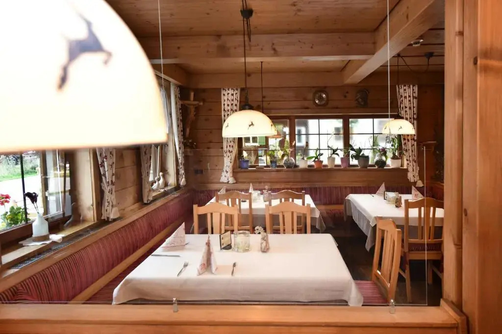 Gasthaus & Pension Alphorn