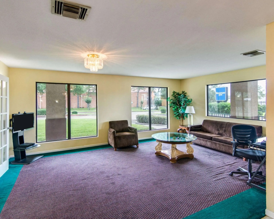 Rodeway Inn & Suites Highway 290 Northwest