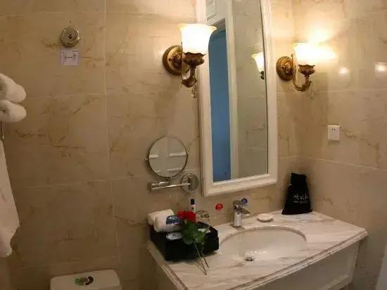 Aohua International Hot Spring Hotel