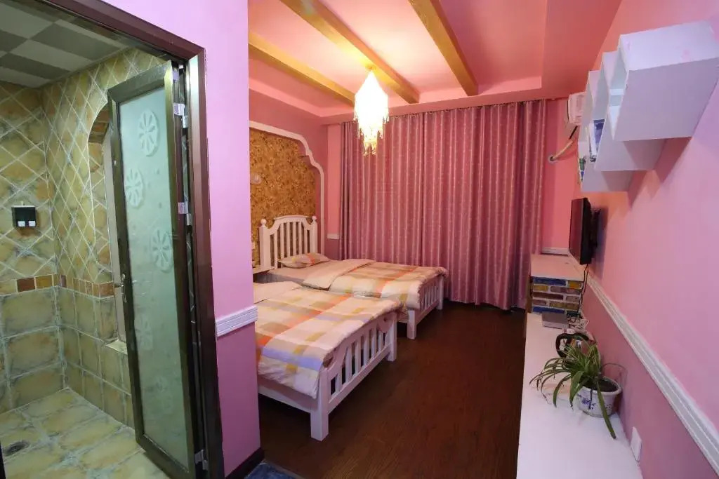 Zhangjiajie April Day Hostel