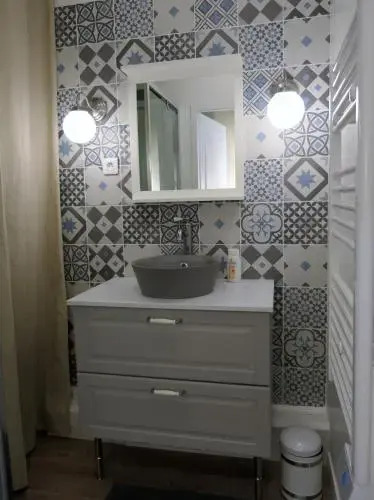 La maison Virginie appartements de 1 à 5 pers cosy central parking gratuit linge fibre proximité port lac canal piscine
