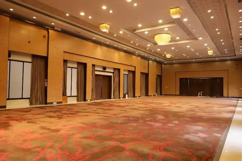 Hotel President Banquet & Lawns