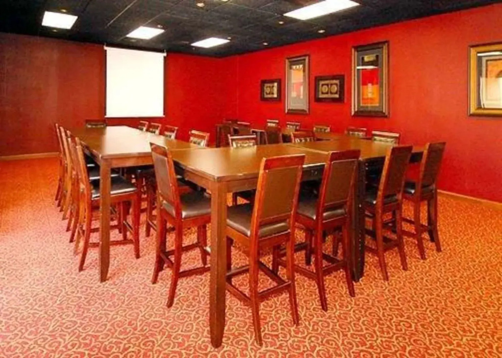 Red Roof Inn PLUS+ & Suites Knoxville West - Cedar Bluff