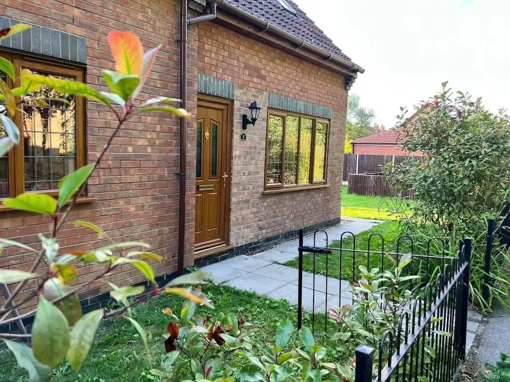 2-bed House - Sleeps 6 - Garden, Parking, Wifi