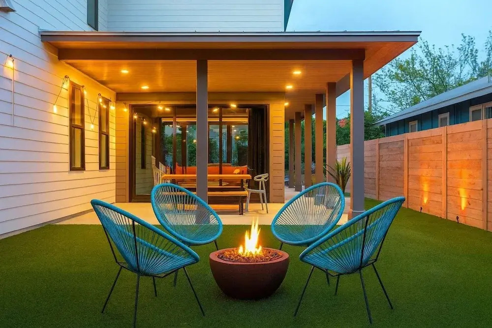 Queen's Gambit - 7 Minutes From Downtown - Sleeps 16