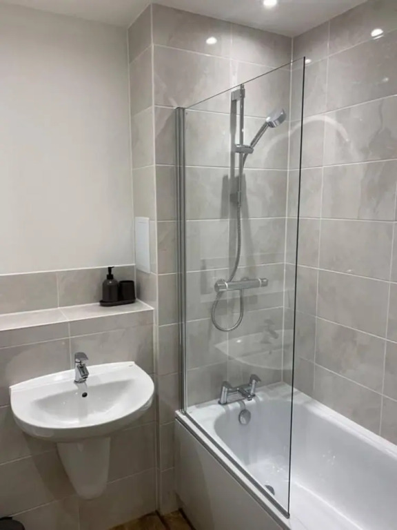 Inviting 2-bed Apartment in Grays