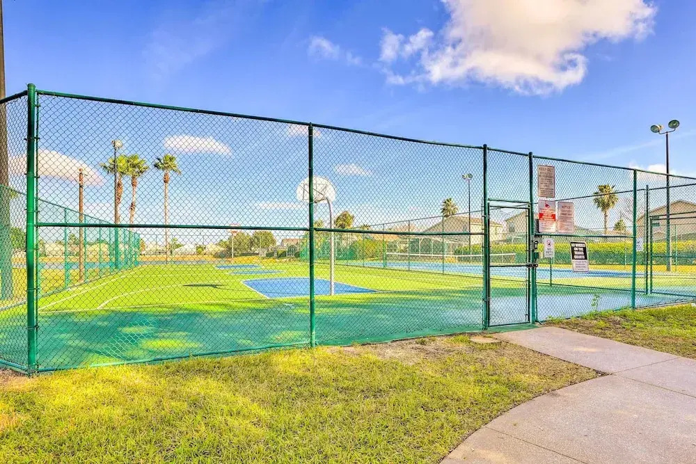 10 Mi Disney Gem: Game Room, Pool, Golf & Parks