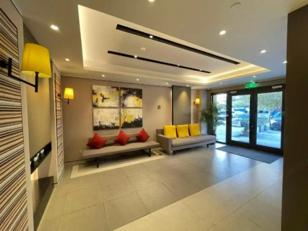 Home Inn Select (Shanghai Zhoupu Wanda Plaza Branch)