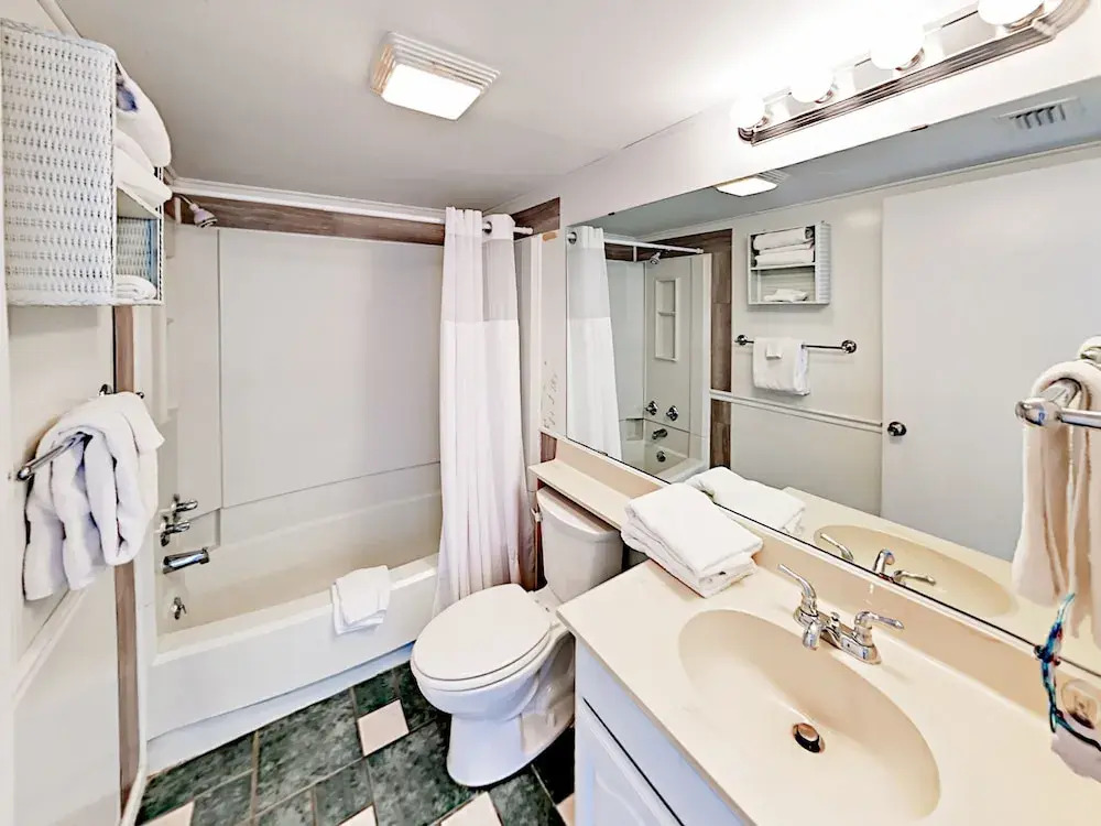 9400 Shore Drive Condo #1116 2 Bedrooms 2 Bathrooms Condo