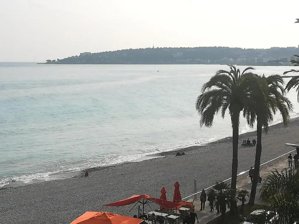 Villa Azzurra Apt Luxe, Front Mer, 4th floor of 5, Box, WiFi, TVSat, Climate
