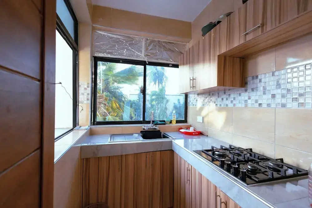 Diani Luxe Villa ,Private Suites with Kitchens, 600m from Diani Beach