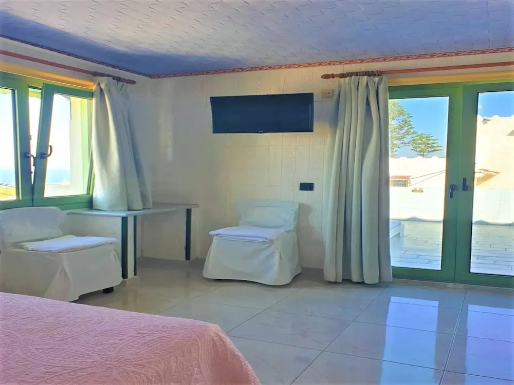 Gorgeous Studio for 2 people, Swimming Pool and Sea View