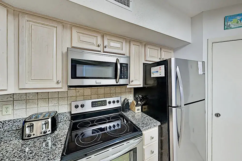 Sun-soaked Beachfront With Pools & Hot Tub 3 Bedroom Condo