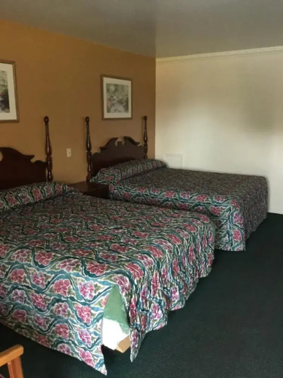 Deluxe Inn