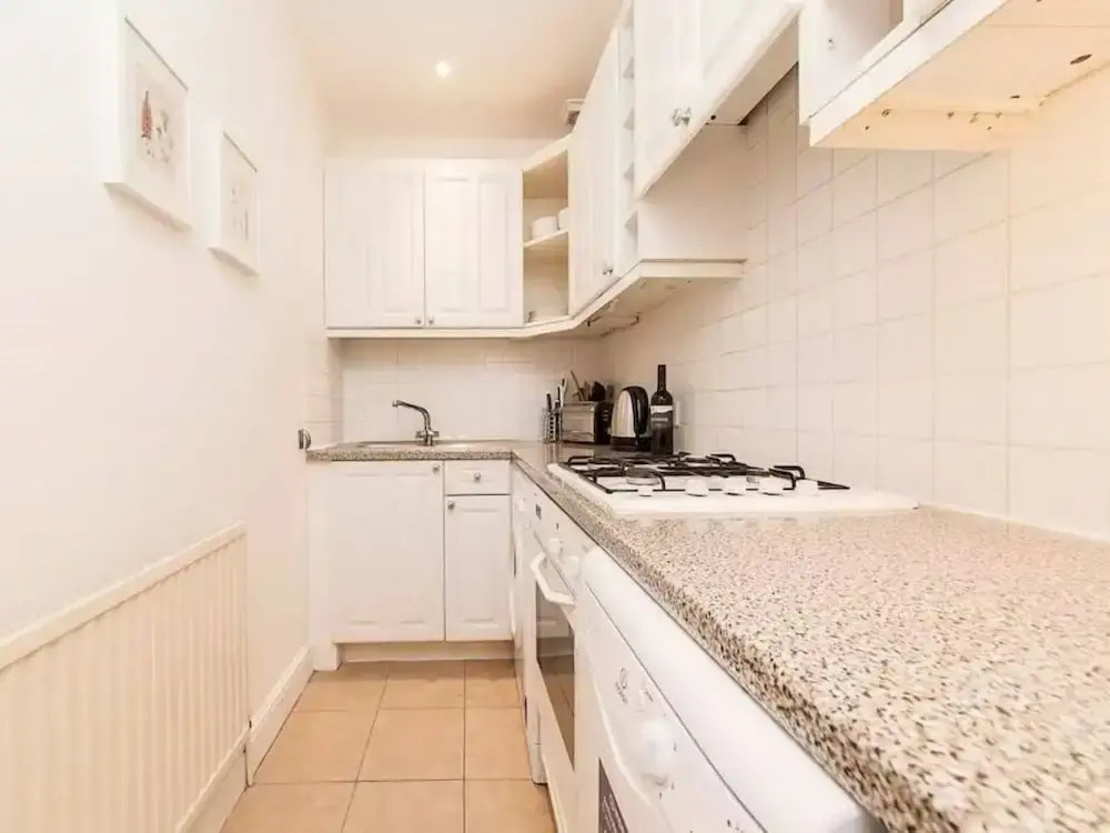 Modern 2 Bedroom Flat in Victoria - Zone 1