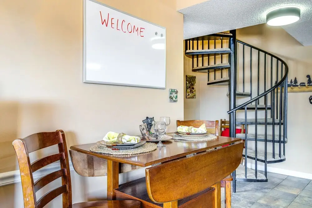 Gatlinburg Condo w/ Balcony: 4 Mi to Downtown!, Gatlinburg