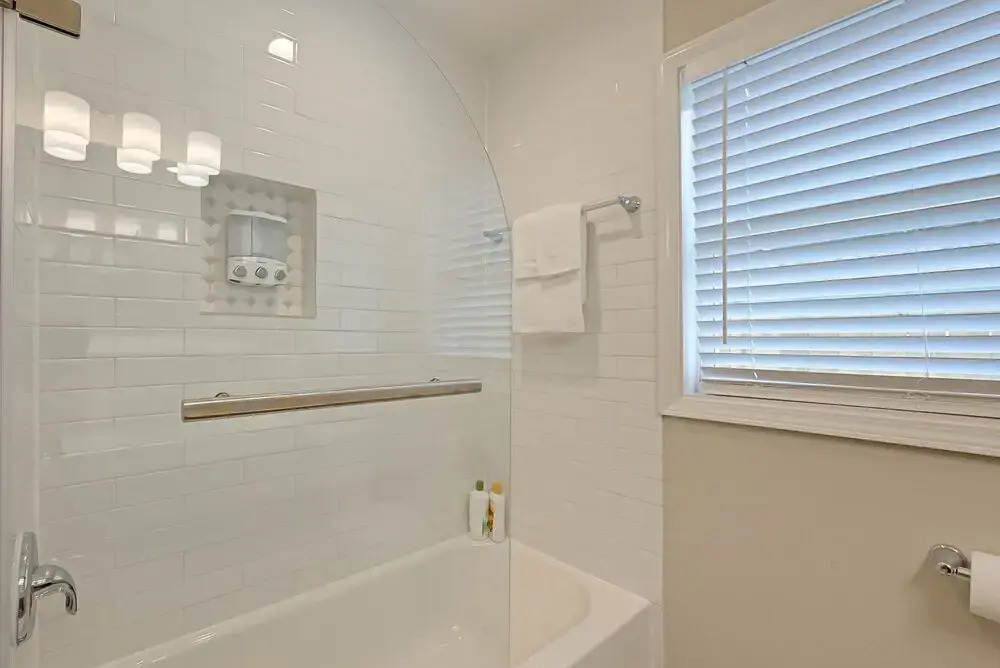 Relax Central in Houston, 10 Mins to Galleria, Work-cation, 4 Bdrms, 3 Baths