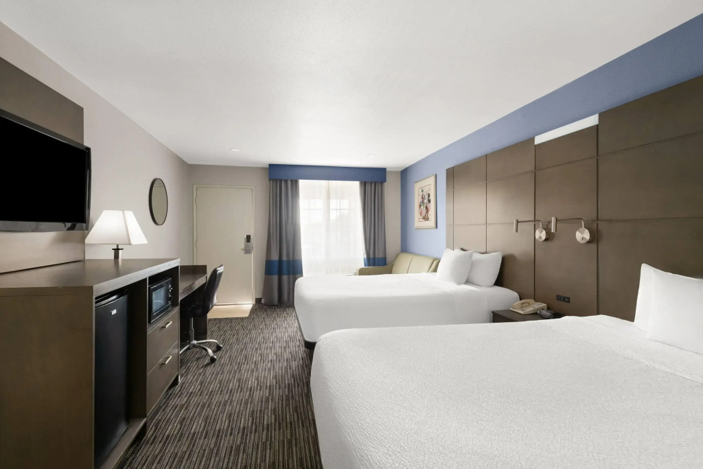 Travelodge Inn & Suites by Wyndham Anaheim on Disneyland Dr
