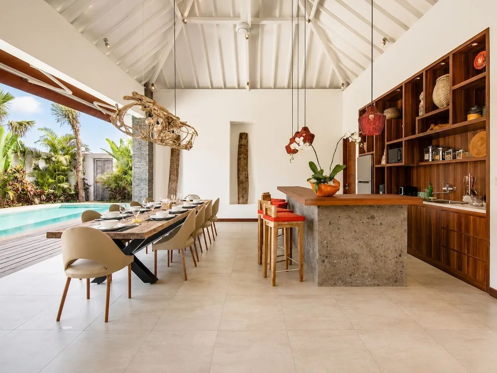 Dreamy 5BR Haven, 200m to Berawas Blissful Beach