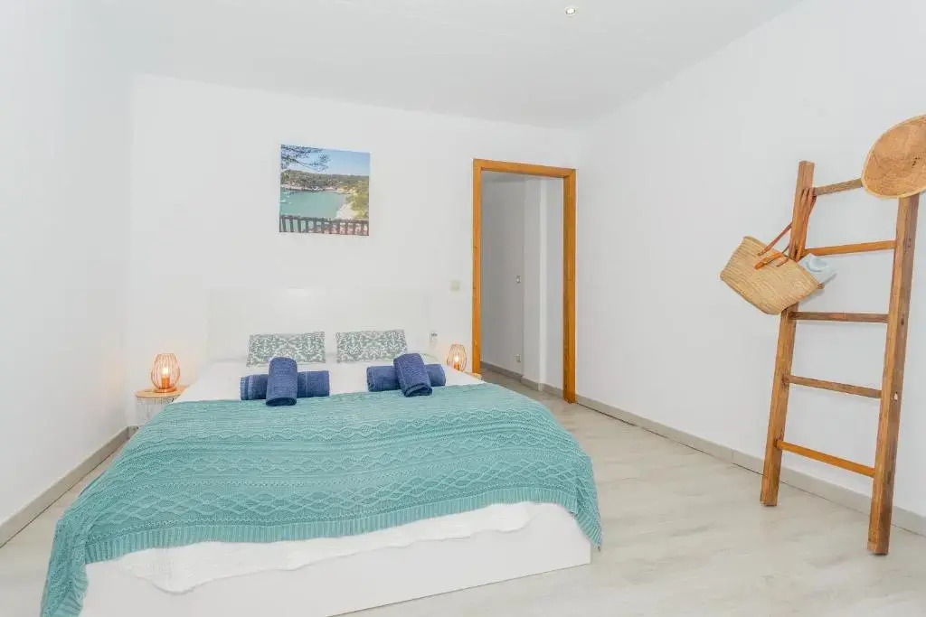 Calan Blanes Park 2adults 4children