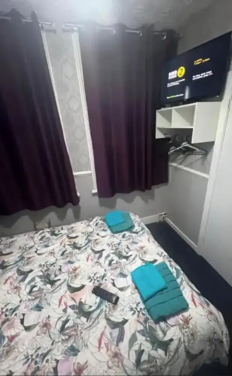 Runway Guest House - Adult Only