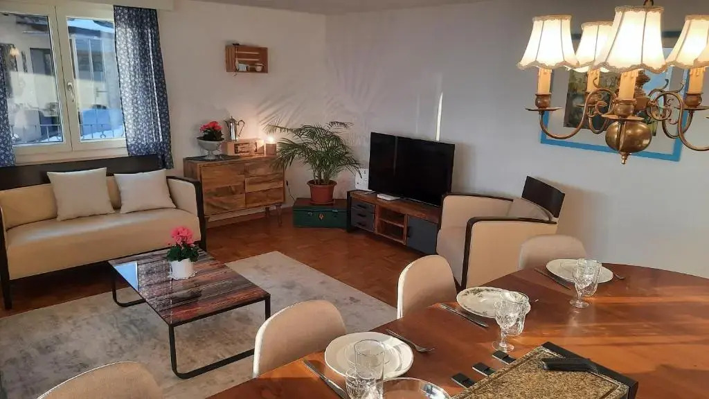 Large Apartment 8beds great for family and friends, Mountain View