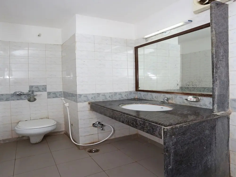 OYO Capital O 5879 Radha Damodar Residency