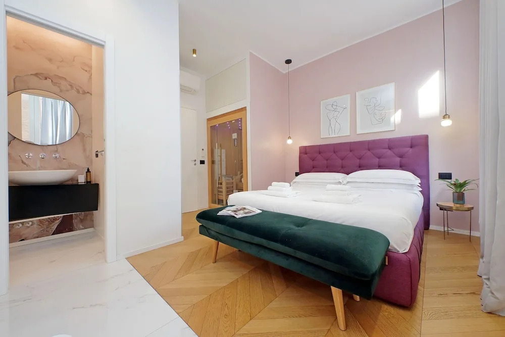 TR Campo de Fiori Retreat w Sauna and Jetted Tub