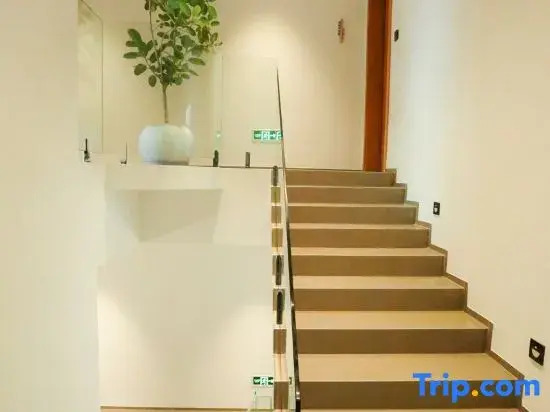 Xiamen Lushang Banhai Villa Hotel (Island Ring Blvd Huangcuo Beach)