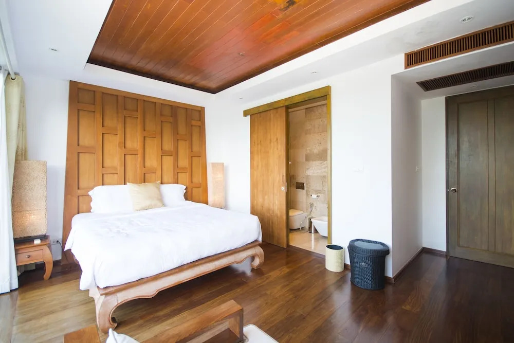 4-BR Seaview Villa with Large Pool at Surin Beach