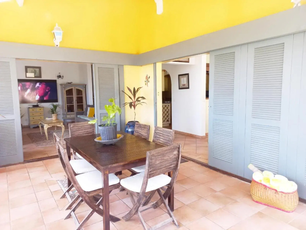 Spacious Villa with Ocean and Mountain view-4 beds