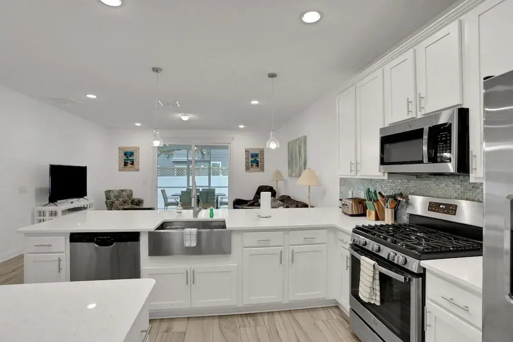 New Dog-friendly Home Near Vilano Beach With Private hot Tub, Grill, W/d, & AC