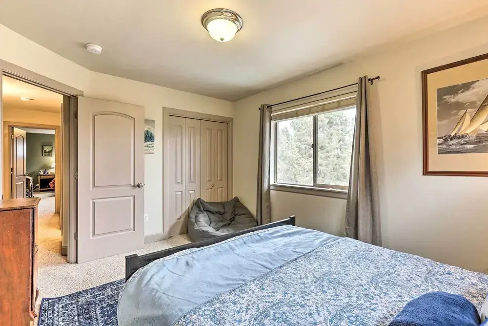 Family-friendly Bend Home w/ Hot Tub & Yard!