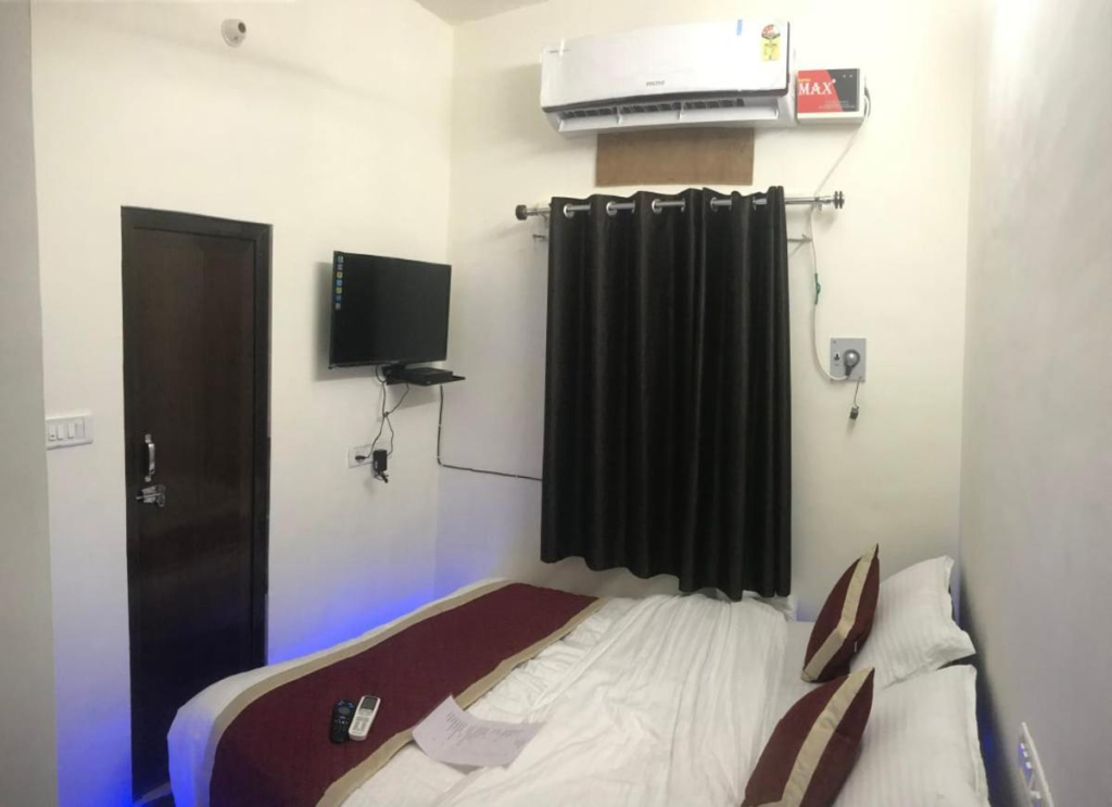 Hotel Dharohar Palace