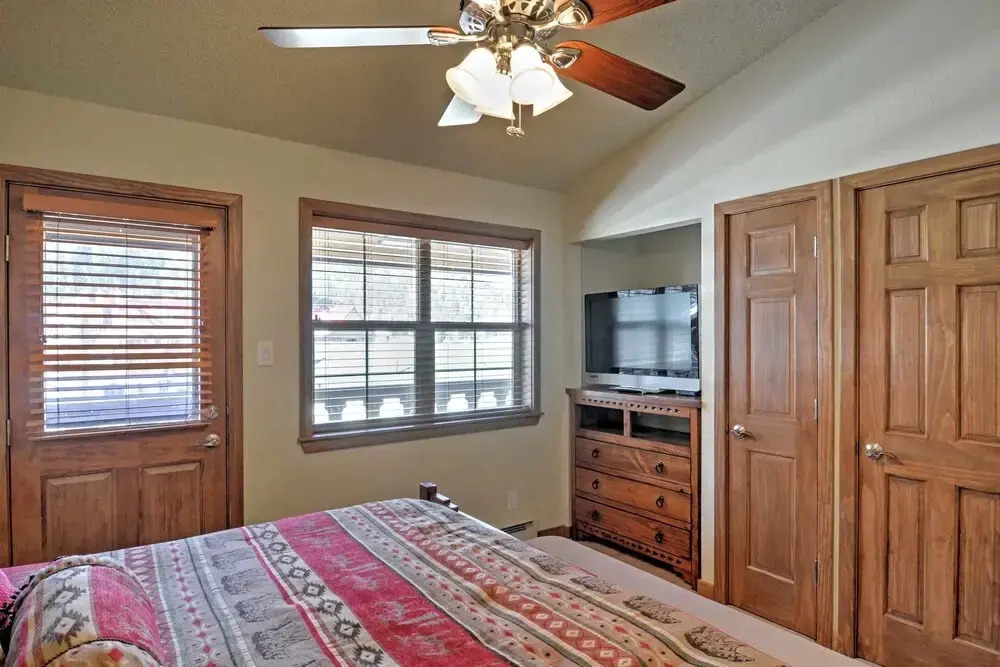 Red River Home w/ 2 Balconies - 1 Block to Main St
