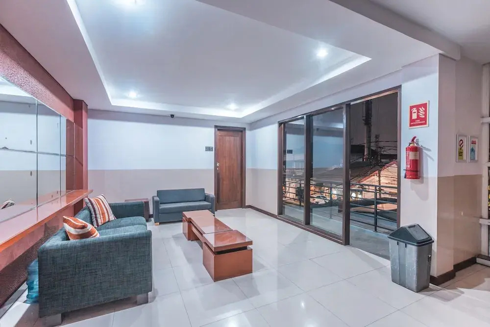 OYO Life 1437 W Residence