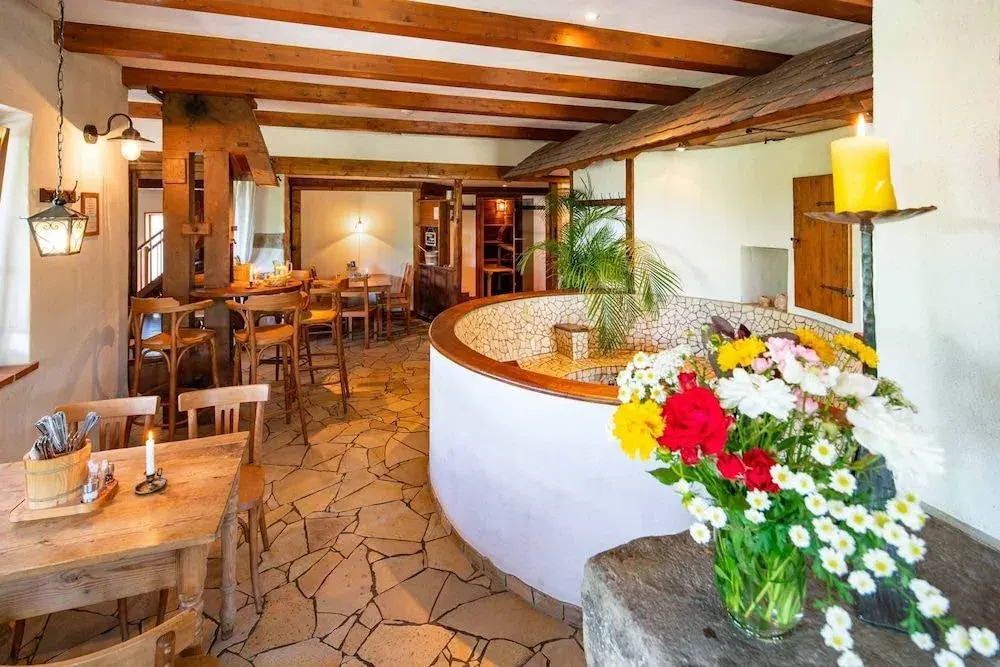 Landhotel Gut Wildberg mit Badeteich und großem Garten