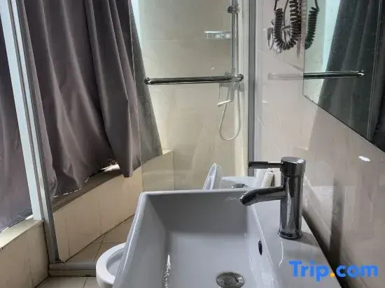 Changwei Hotel