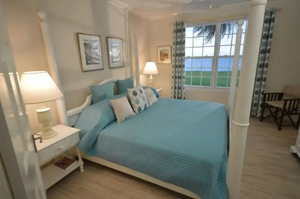 Coconuts Seafront 2BR, Ocho Rios