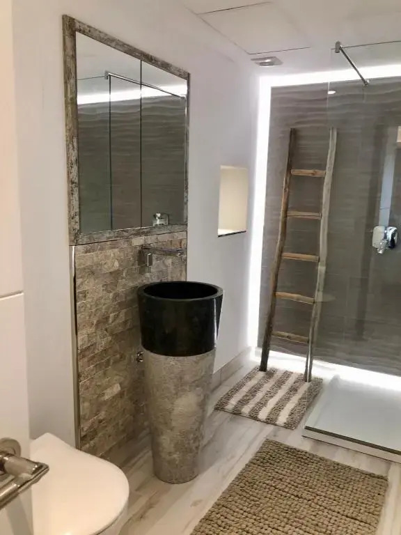 Luxury apartment in La Isla, walking distance to Puerto Banus
