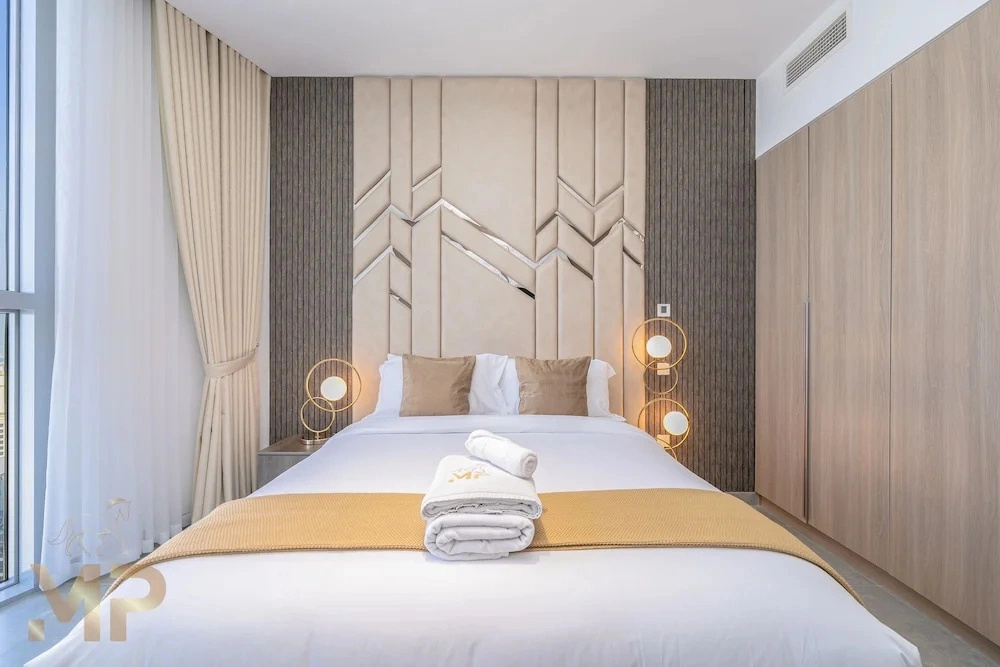 Marco Polo - Surreal Sea, Marina & Dubai Eye View on High Floor