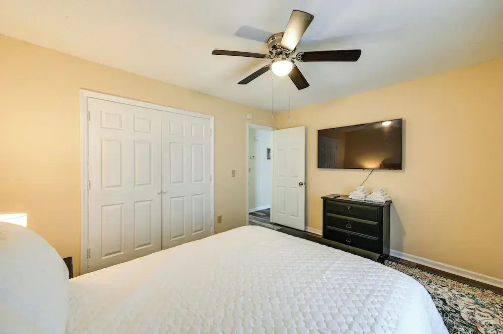 Pirate Game Day Base: Greenville Home Near Campus!