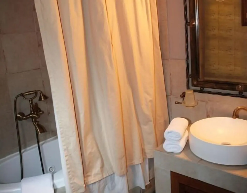 Roes Suites