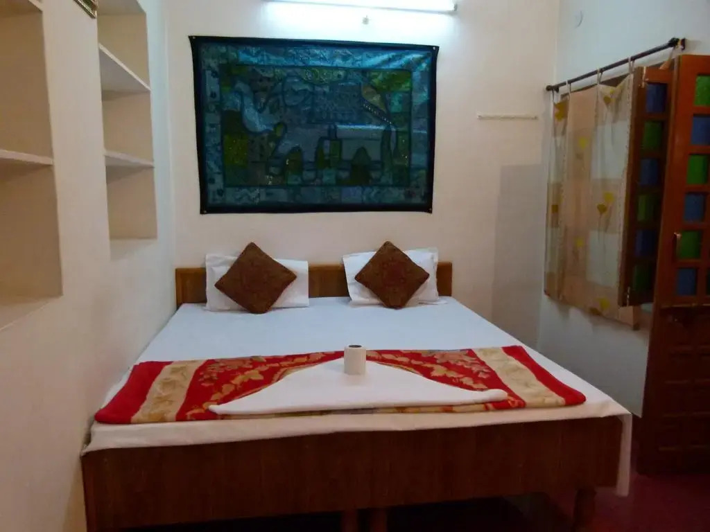 Gajanand Guest House